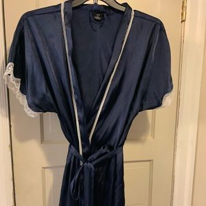 Slinky robe, EUC.